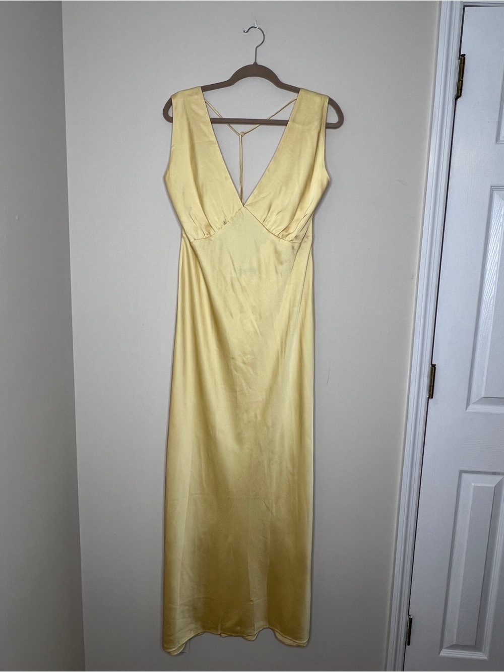 NWT Abercrombie & Fitch Butter Yellow Satin Maxi Deep V Knotted Back